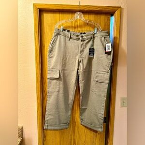 LuLaRoe utility cargo pant women’s NWT size 34 (16-17) Sage green
